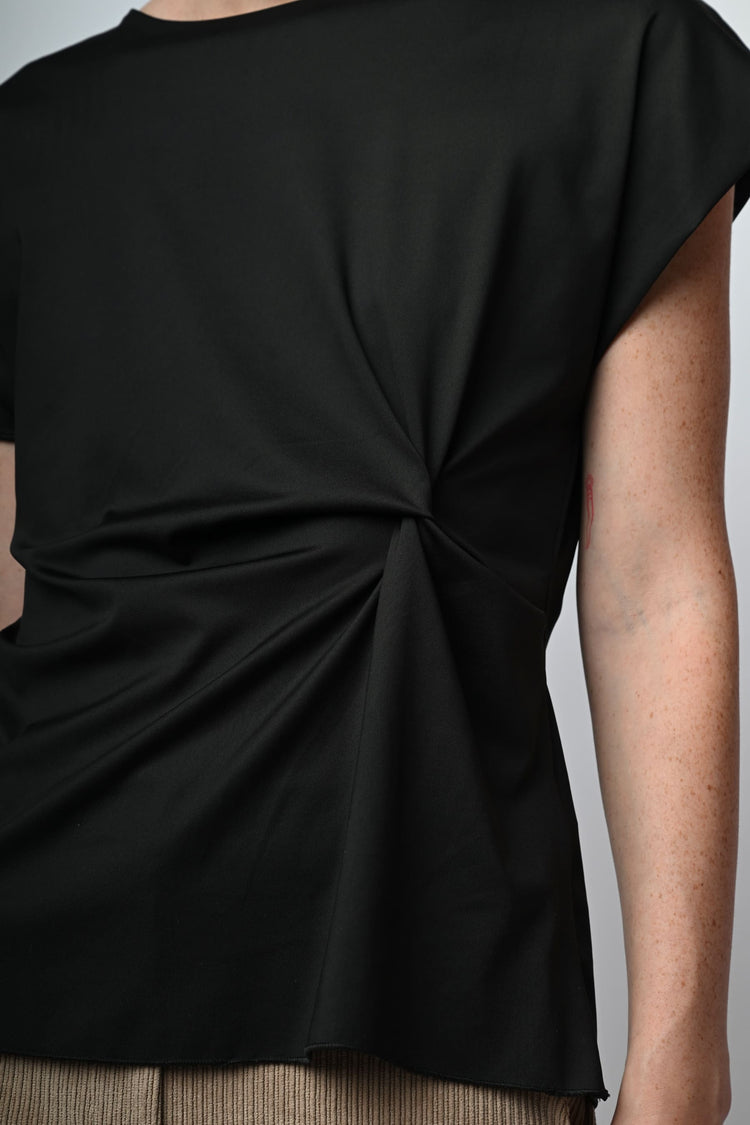 Top con drappeggio laterale