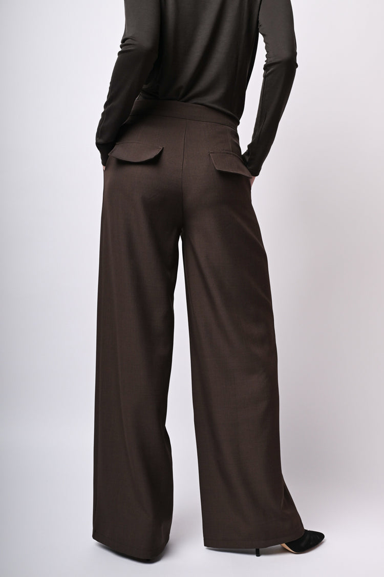 Pantaloni palazzo con tasche sul retro