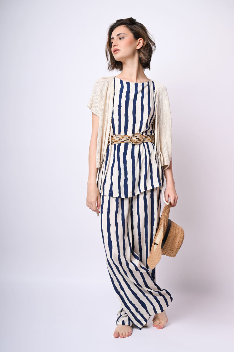 Top a righe con cintura