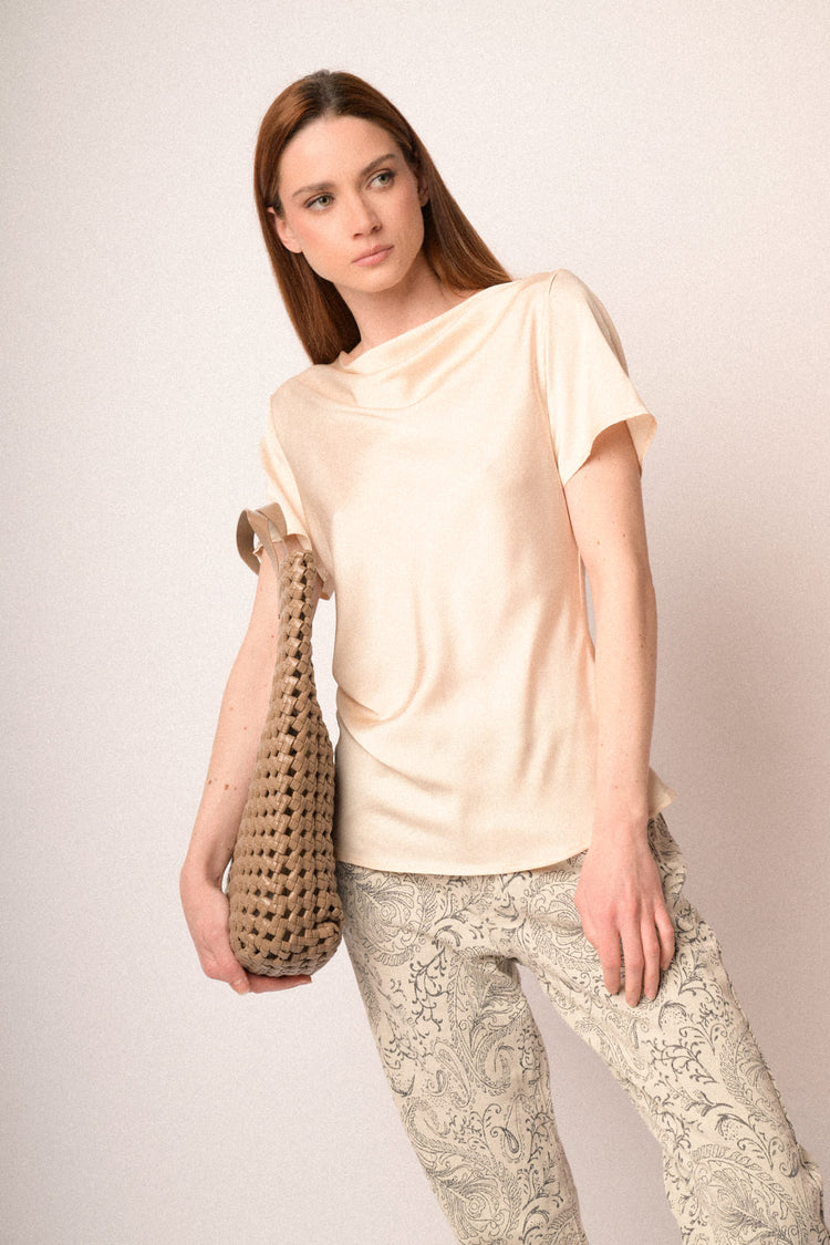 T-shirt drappeggiata in raso beige