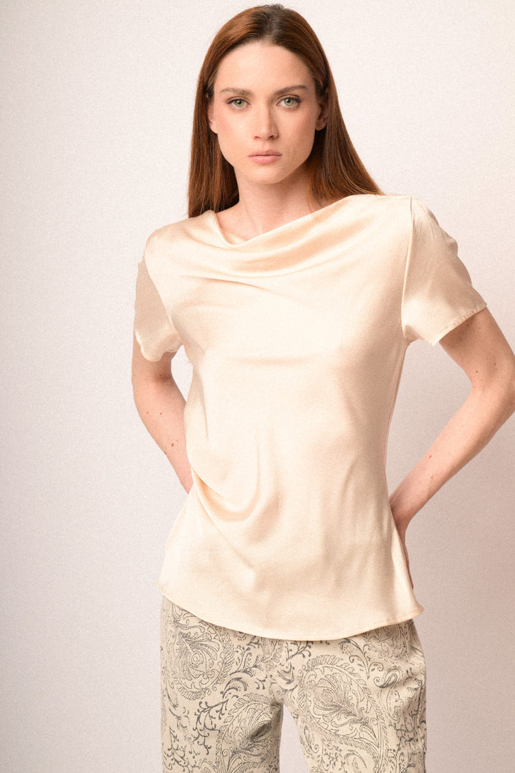 T-shirt drappeggiata in raso beige