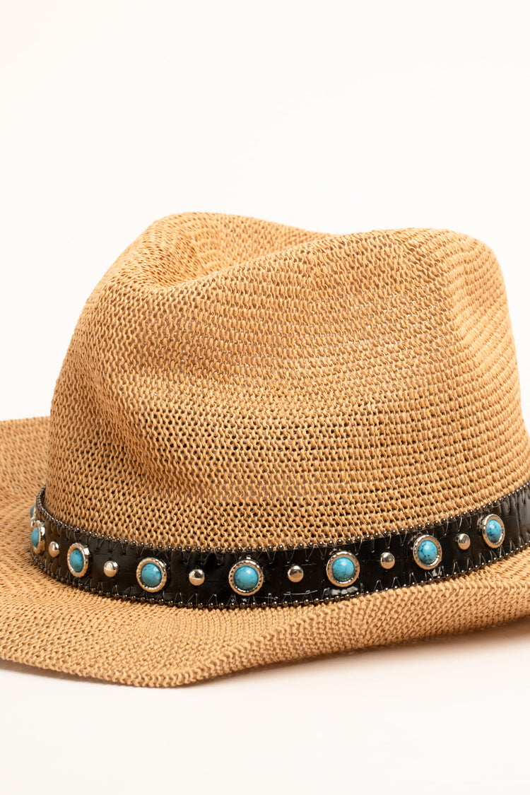 Cappello in rafia beige con nastro e pietre turchesi
