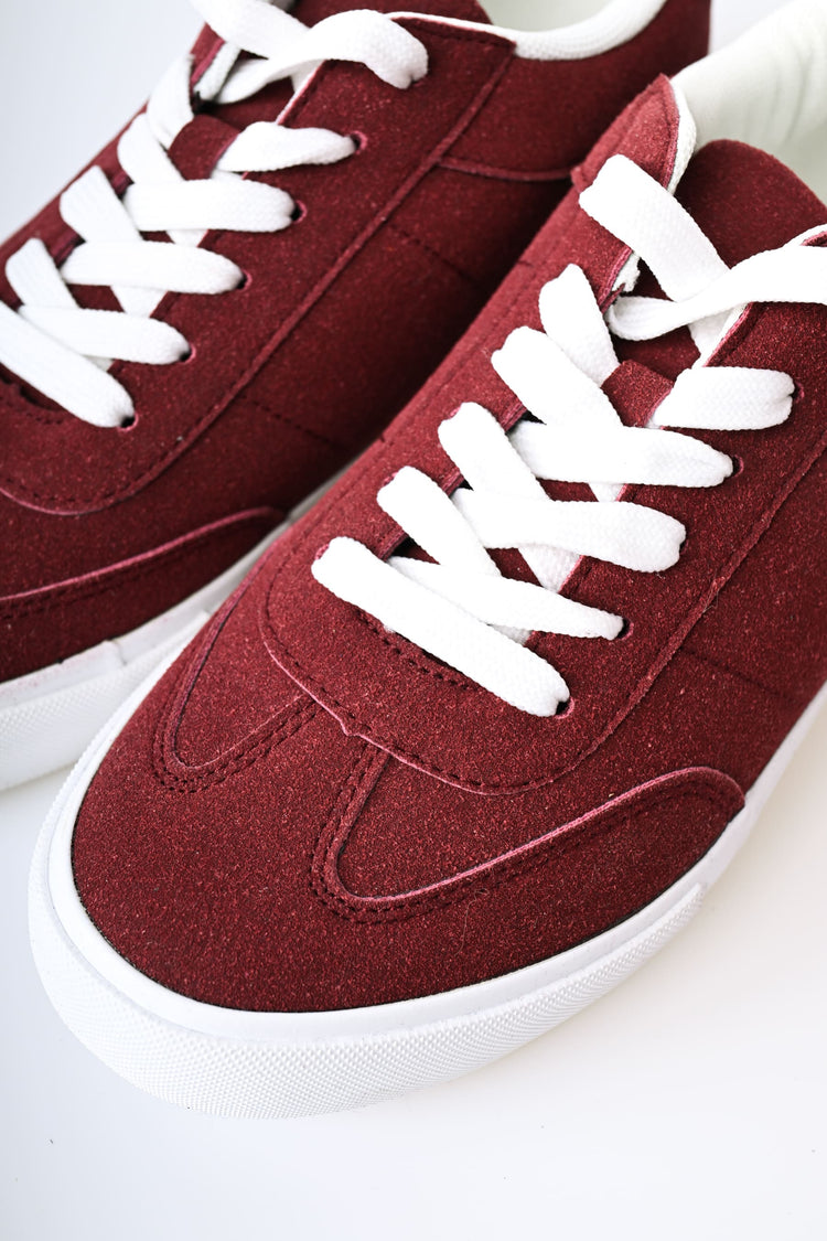 Sneakers in faux suede