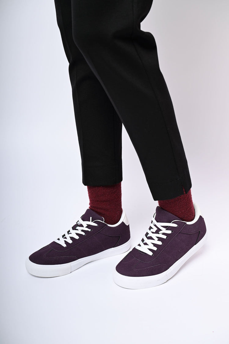 Sneakers in faux suede